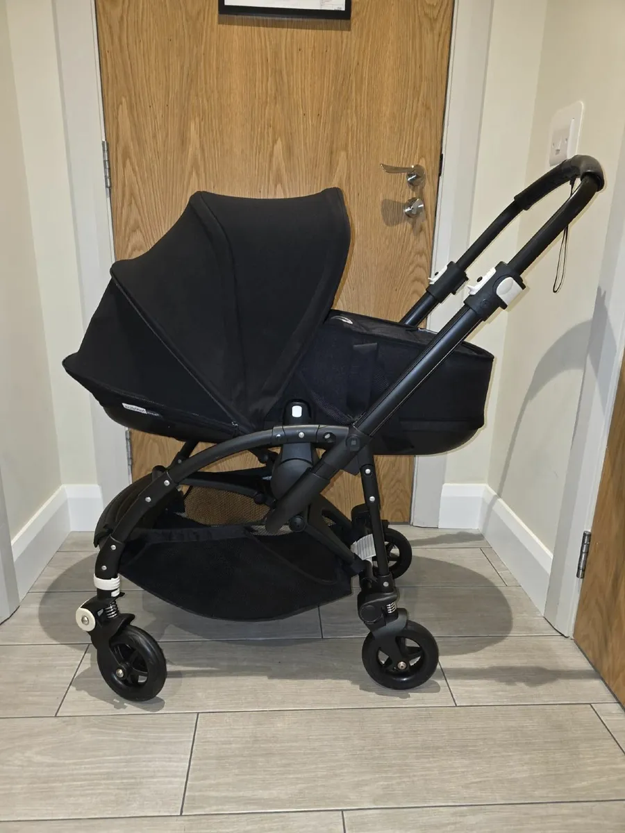Immaculate Bugaboo Bee5 pram, buggy accesories - Image 4