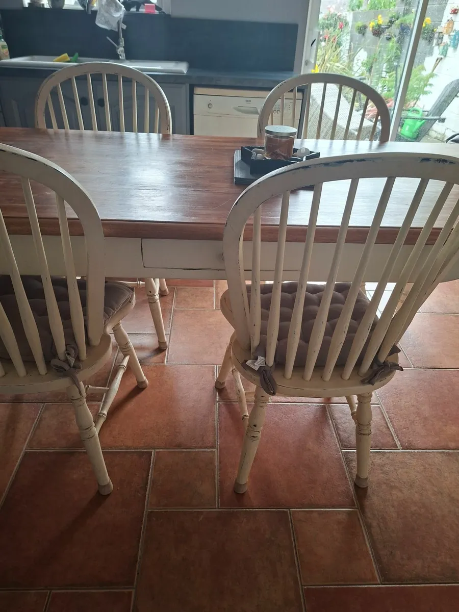 Kitchen table. Laura ashley - Image 1