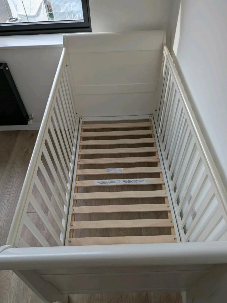 Cot Bed - Mamas and Papas Mia - Image 3