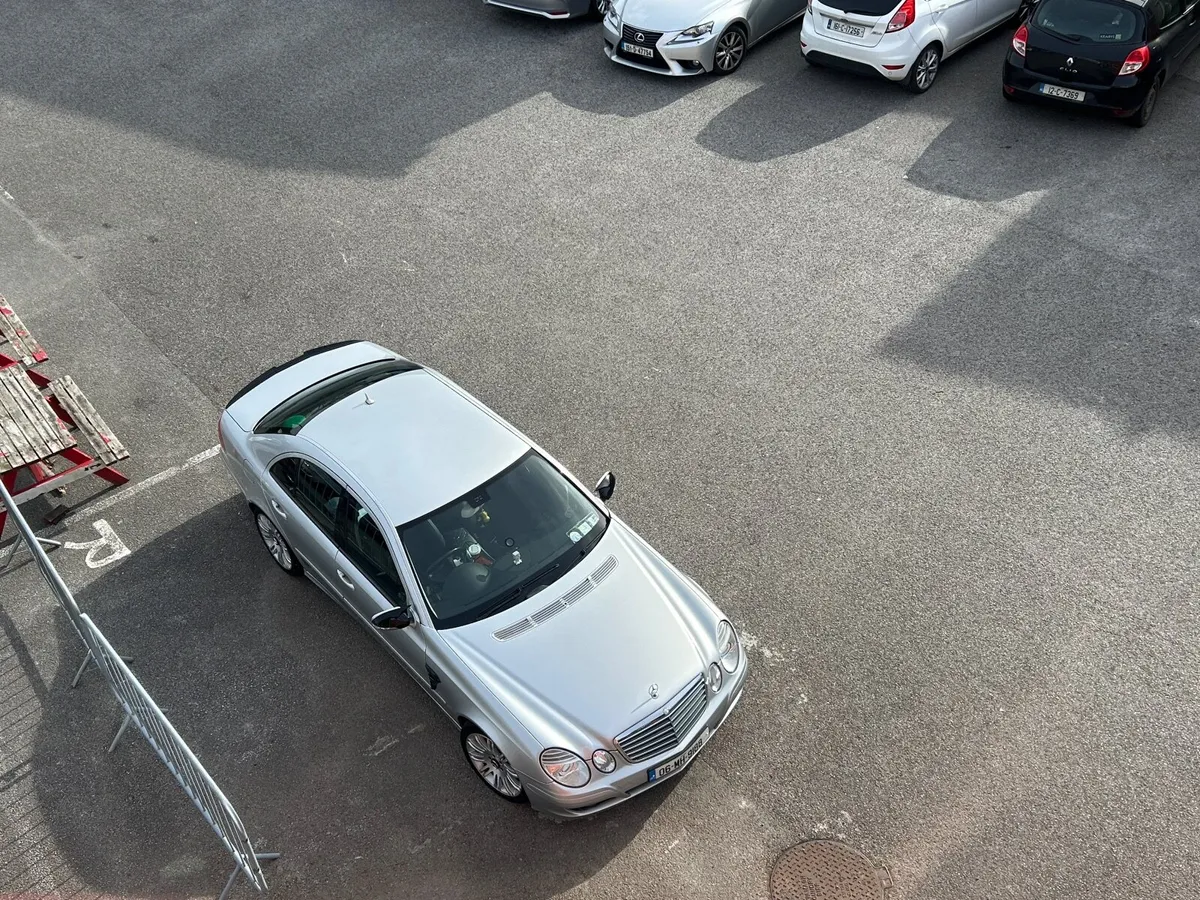 Mercedes-Benz E-Class 2006 - Image 2