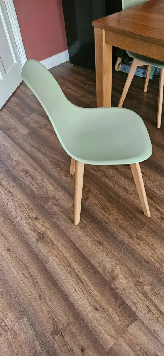 Table and Chairs - Image 2