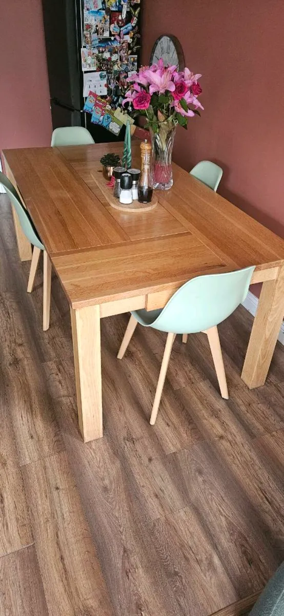 Table and Chairs - Image 4
