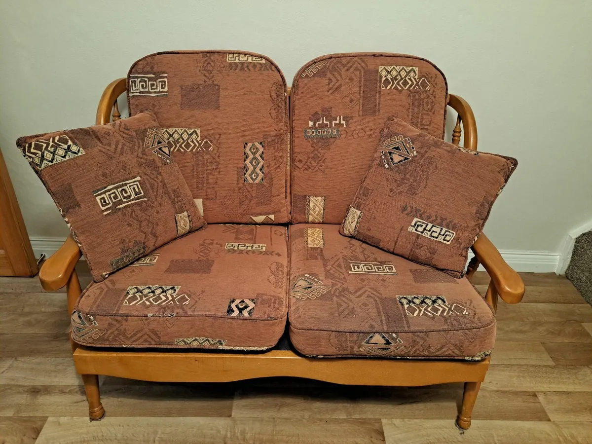 Two seater and arm chairs - Image 1