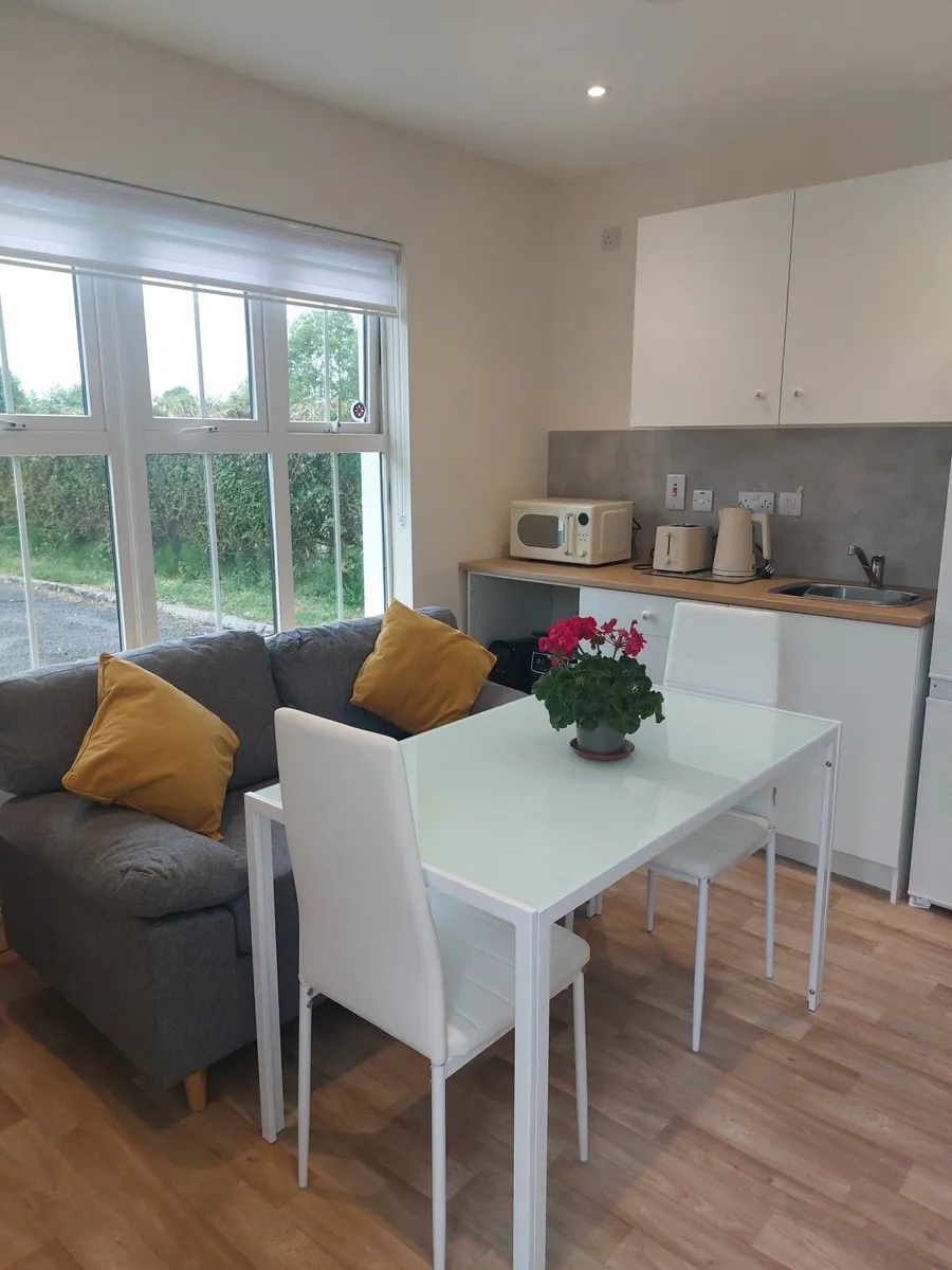 Doonvalley Cosy Studio Apartment - Image 1