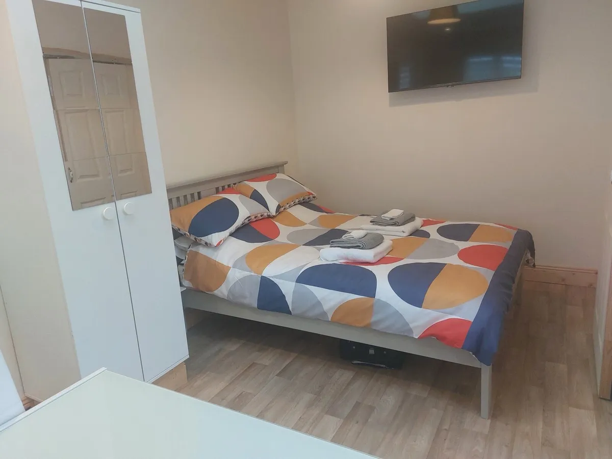 Doonvalley Cosy Studio Apartment - Image 2