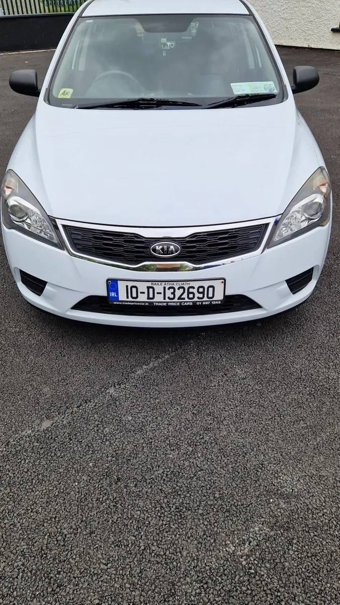 Kia Ceed 2010 1.4 petrol - Image 1