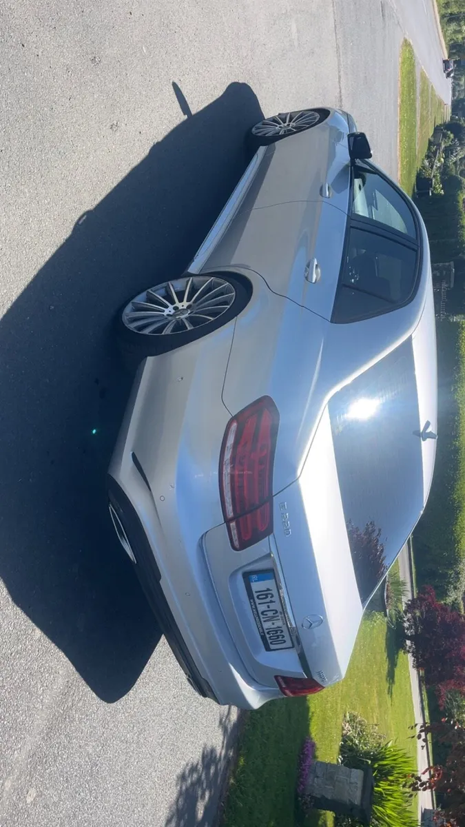 Mercedes e220 amg night edition - Image 2