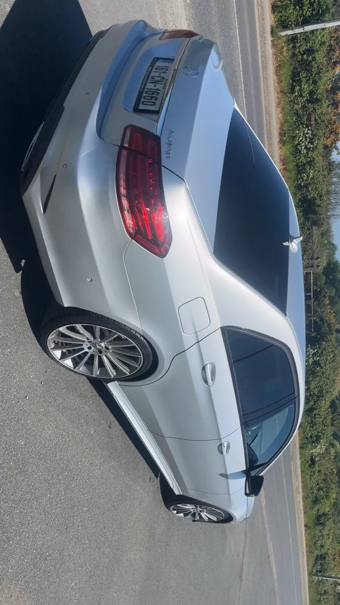 Mercedes e220 amg night edition - Image 3