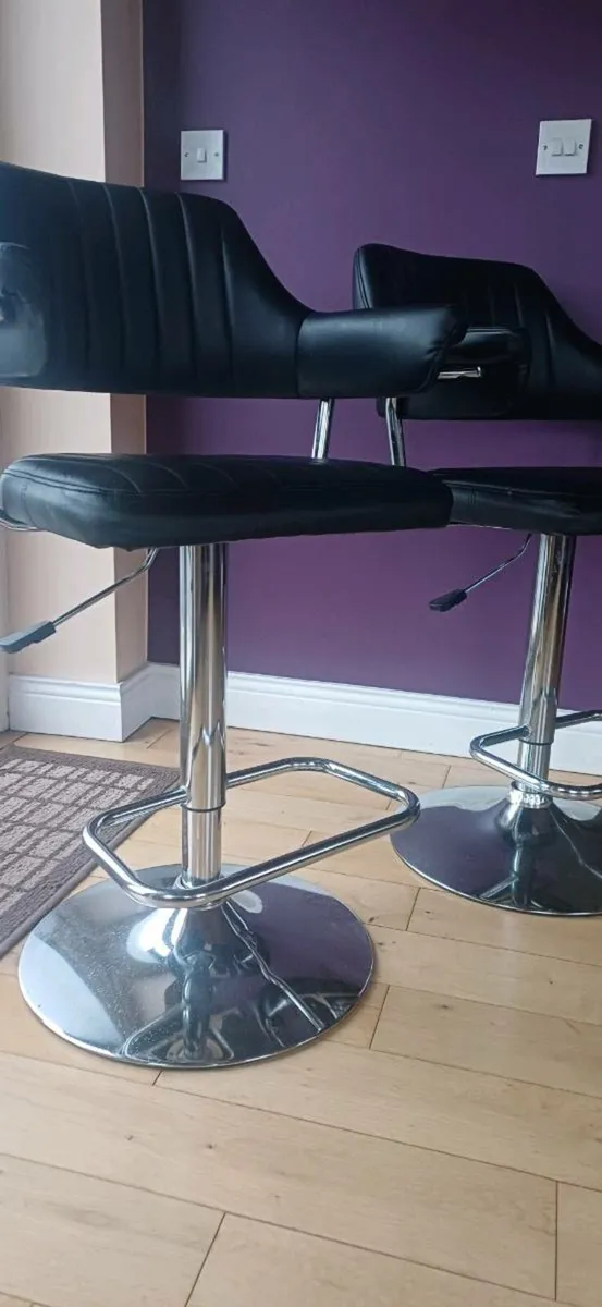 Height adjustable Swivel bar stools - Image 3