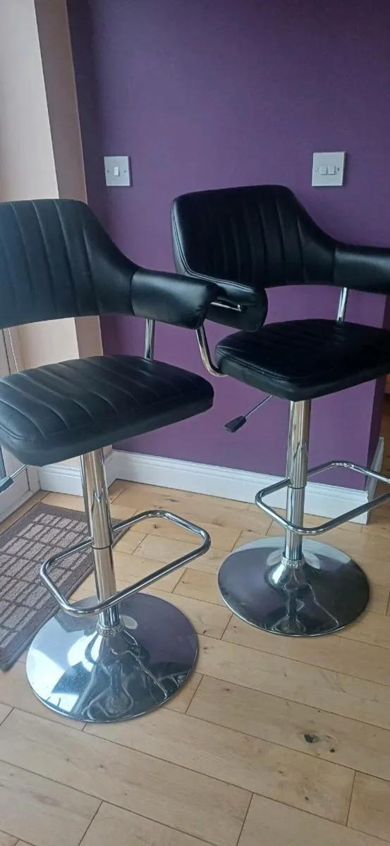 Height adjustable Swivel bar stools - Image 4