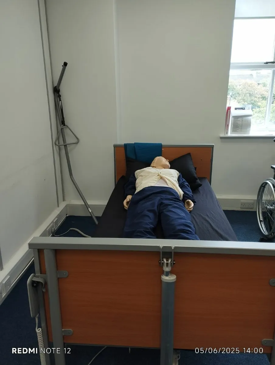 Hospital Bed - Image 2