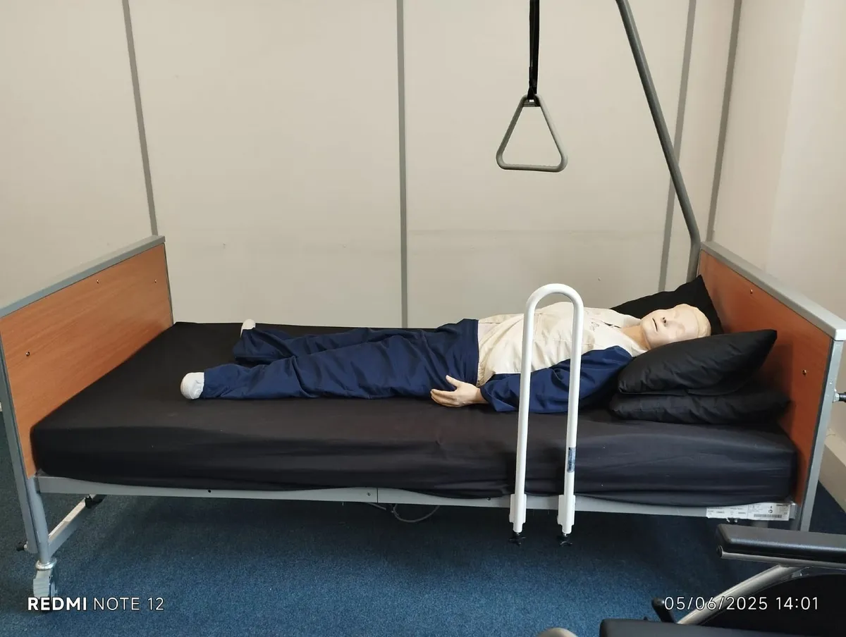 Hospital Bed - Image 3