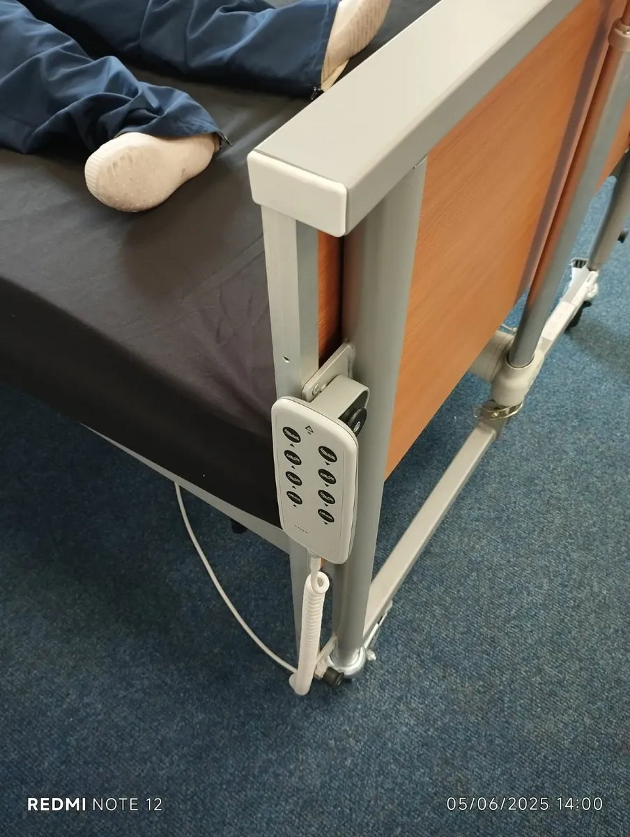 Hospital Bed - Image 4