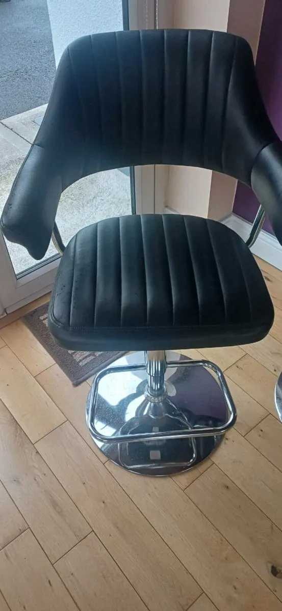Height adjustable Swivel bar stools - Image 1