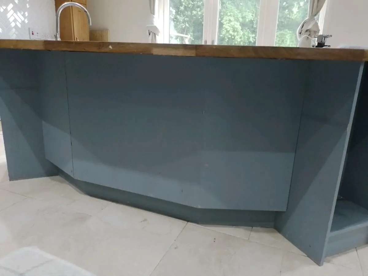 Oak veneer kitchen.and island - Image 3
