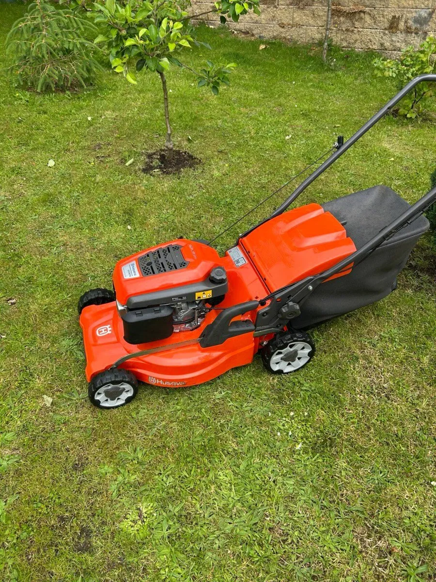 Husqvarna LC 347V lawnmower - Image 1