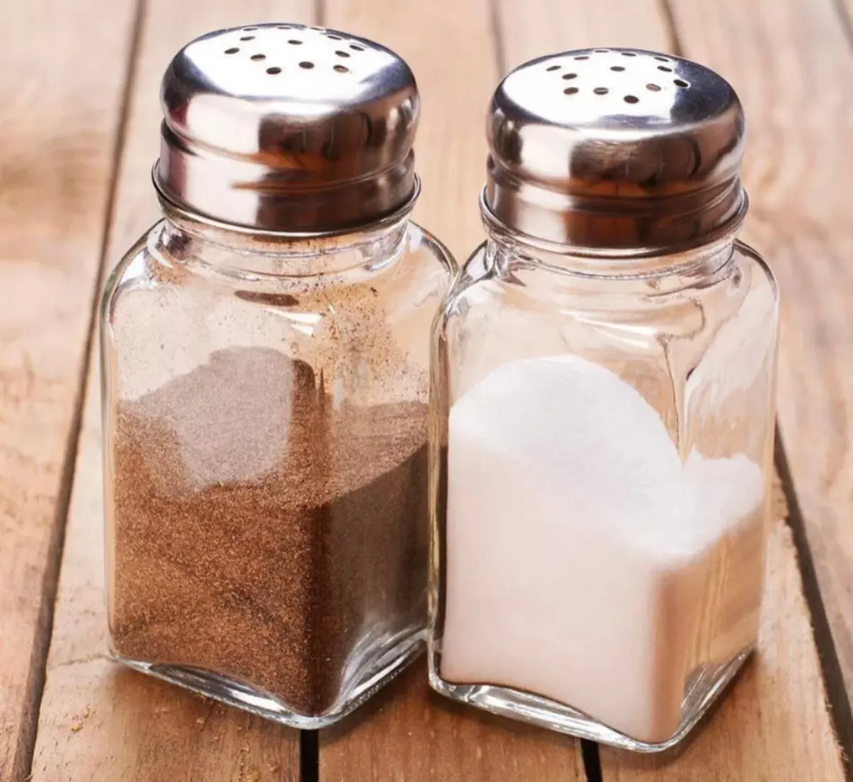 Salt and Pepper Shakers Set NEW - Image 4