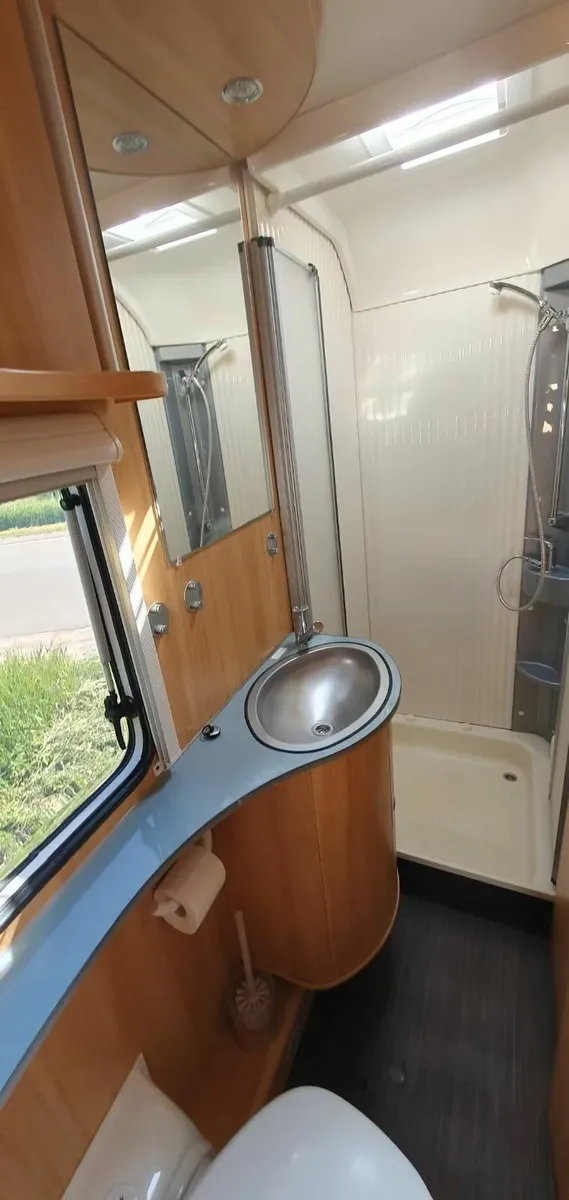 Caravan - Image 3