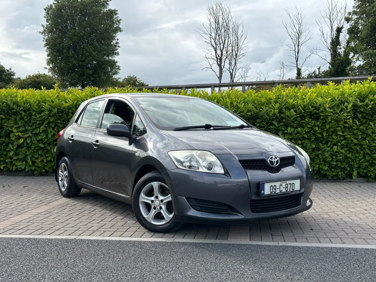 Toyota Auris 1.4 Petrol Manual 5DR NCT 5/2026 - Image 1