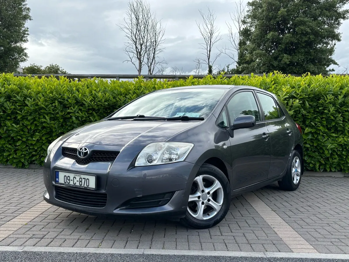 Toyota Auris 1.4 Petrol Manual 5DR NCT 5/2026 - Image 2