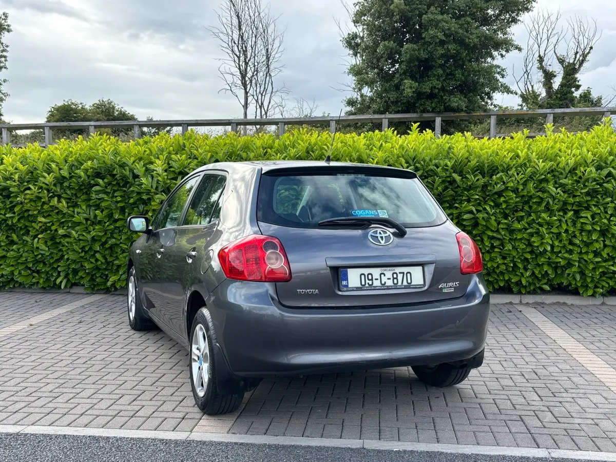 Toyota Auris 1.4 Petrol Manual 5DR NCT 5/2026 - Image 4