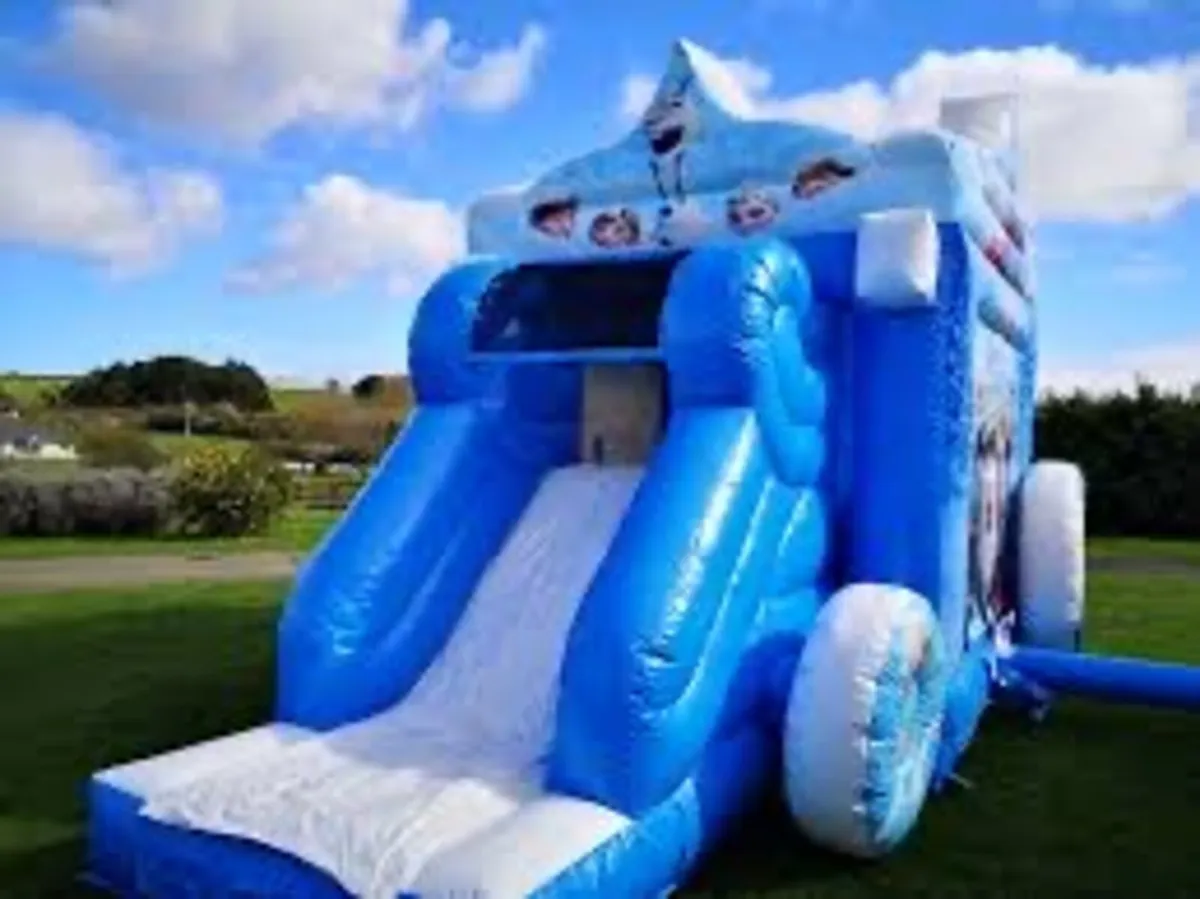 Bouncy castle - Image 2