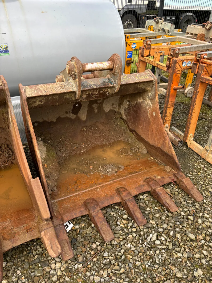 Used 13 & 20 Ton Excavator Buckets - Image 1