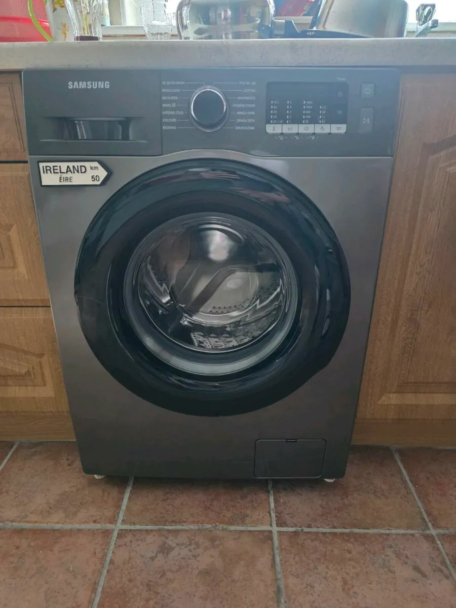 Washing machine - Image 1