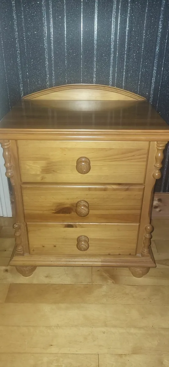 Chest of drawers - Image 1