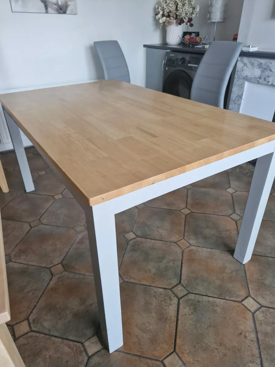 Kitchen table - Image 1