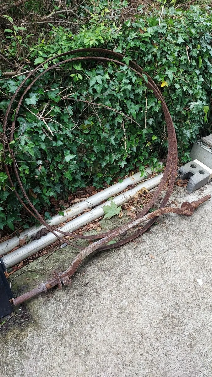 Cart wheel and axle - Image 2