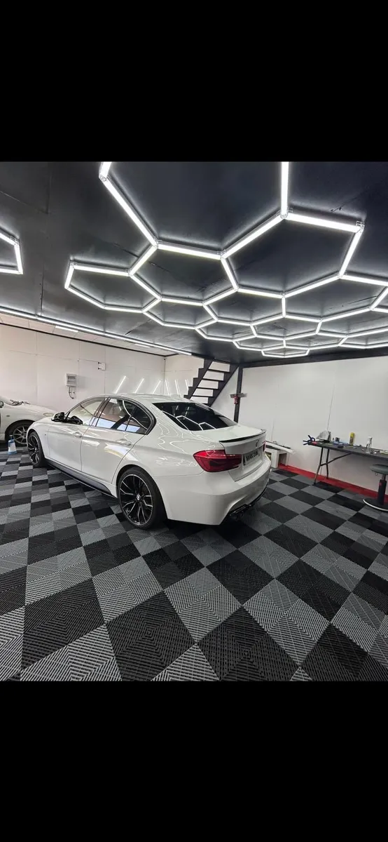 BMW 320d - Image 2