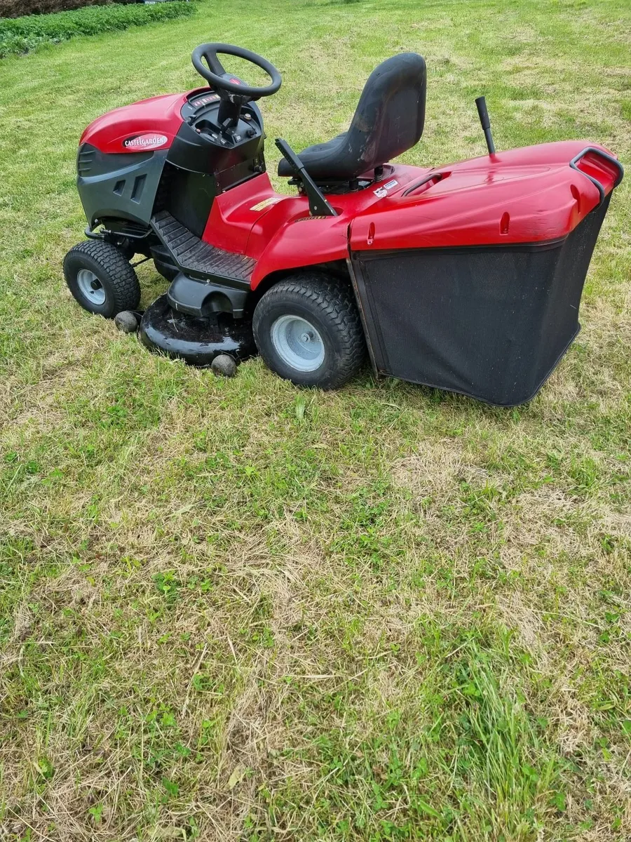 Castle garden ride on mower - Image 4
