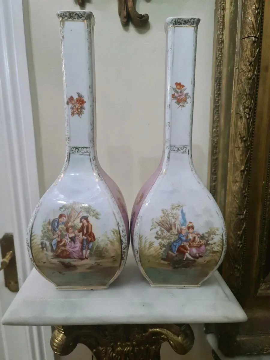 Tall antique vases - Image 2