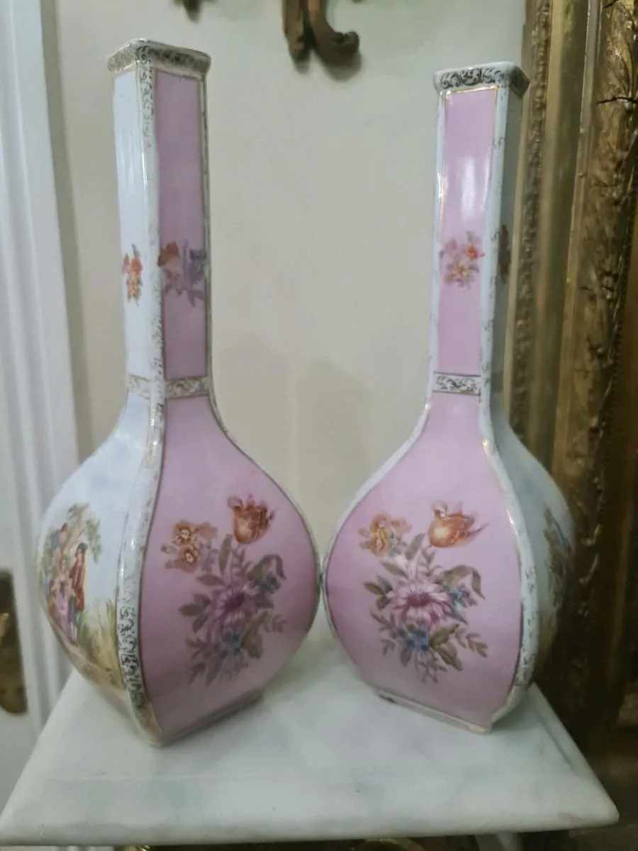 Tall antique vases - Image 3