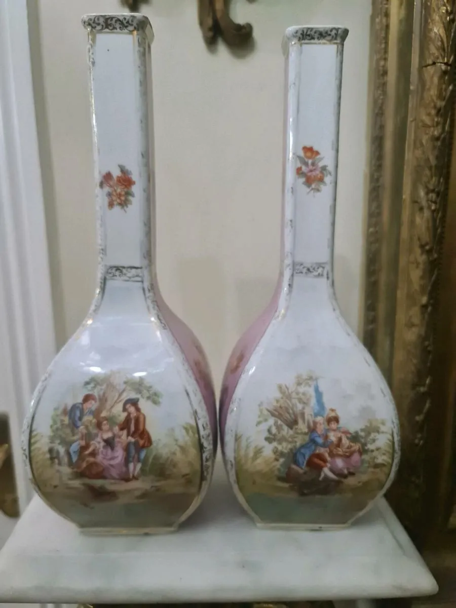 Tall antique vases - Image 4