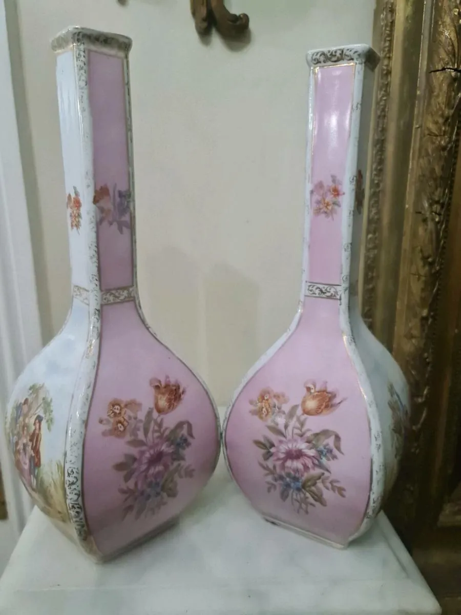 Tall antique vases - Image 1