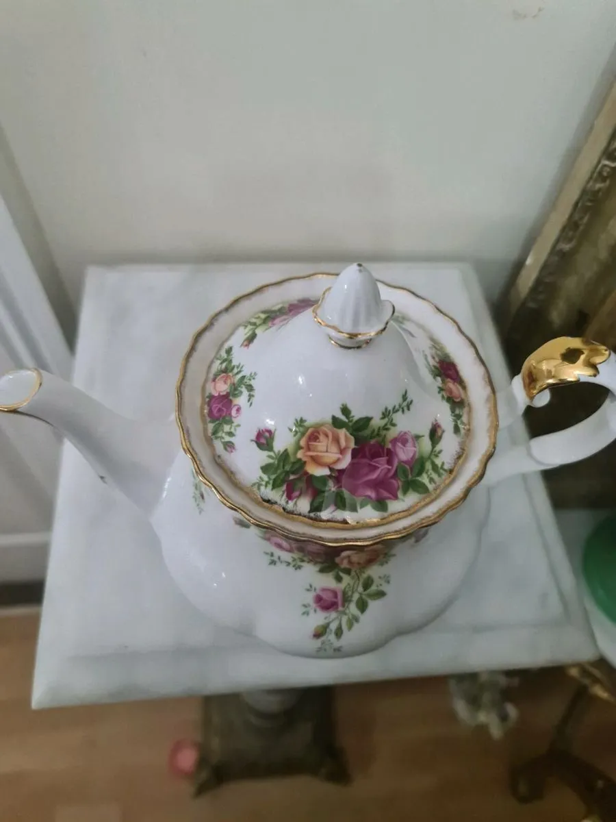 Royal Albert old country roses teapot - Image 4