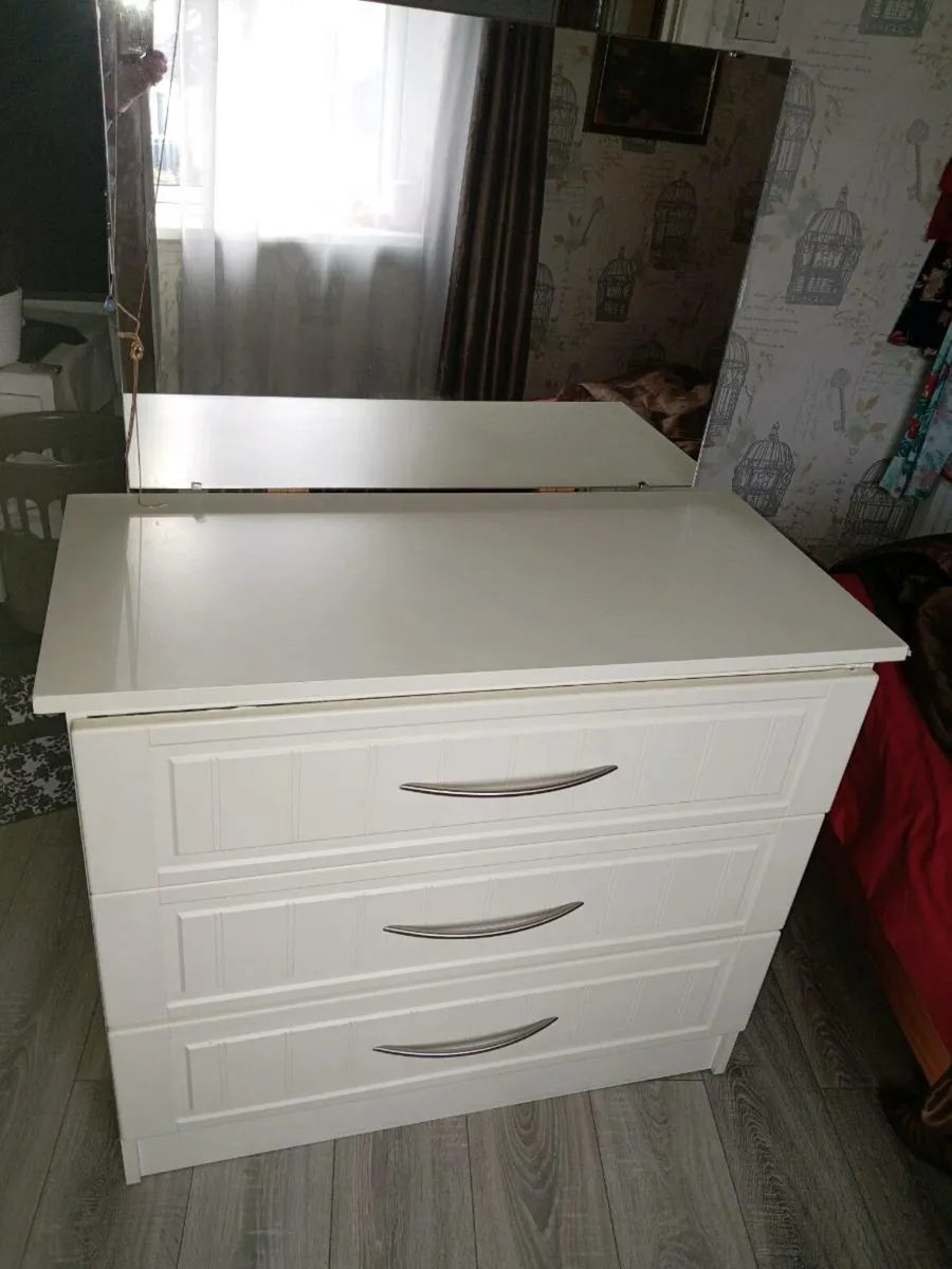 Dressing table - Image 1