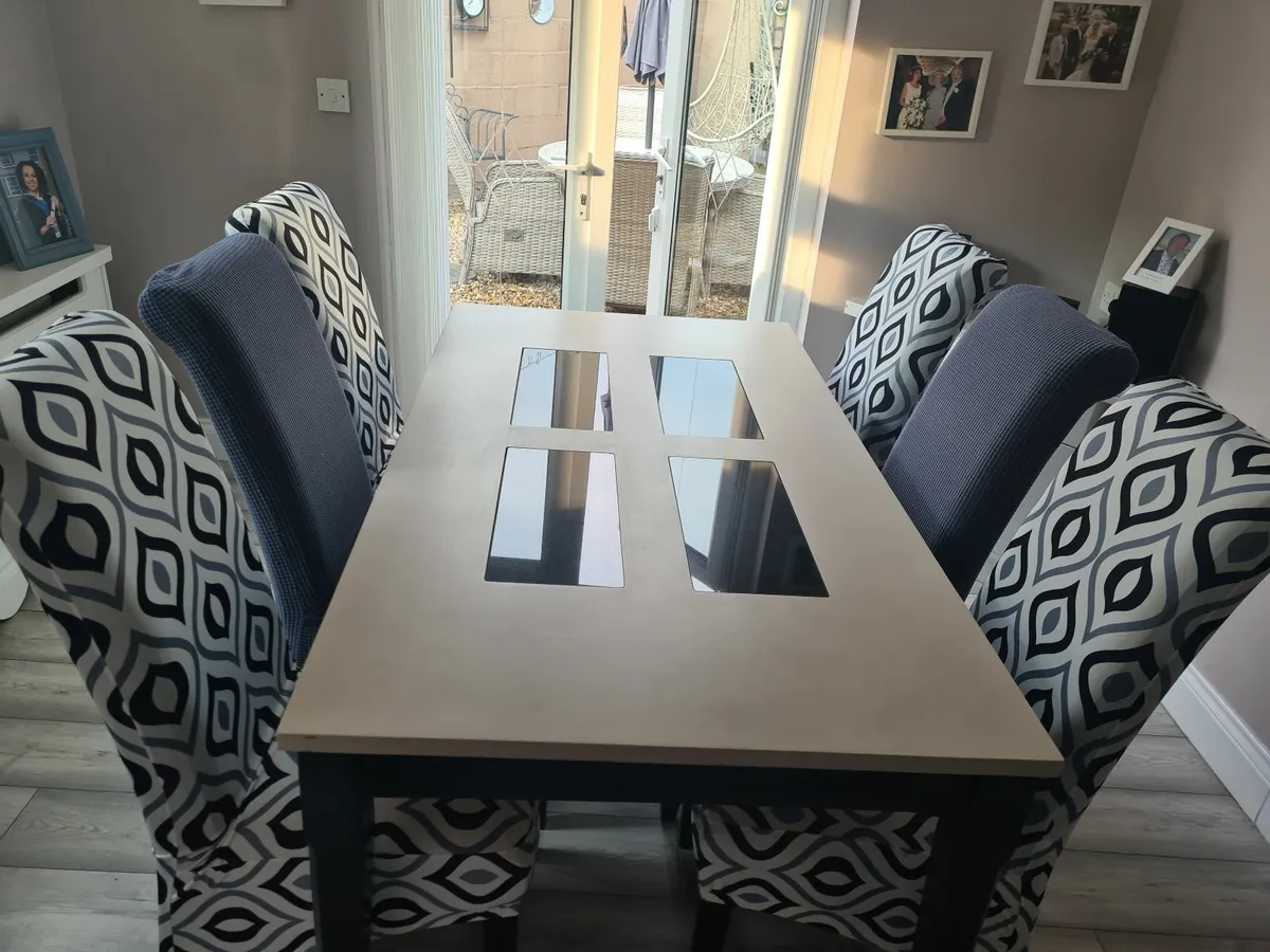 Beautiful table and chairs - Image 1