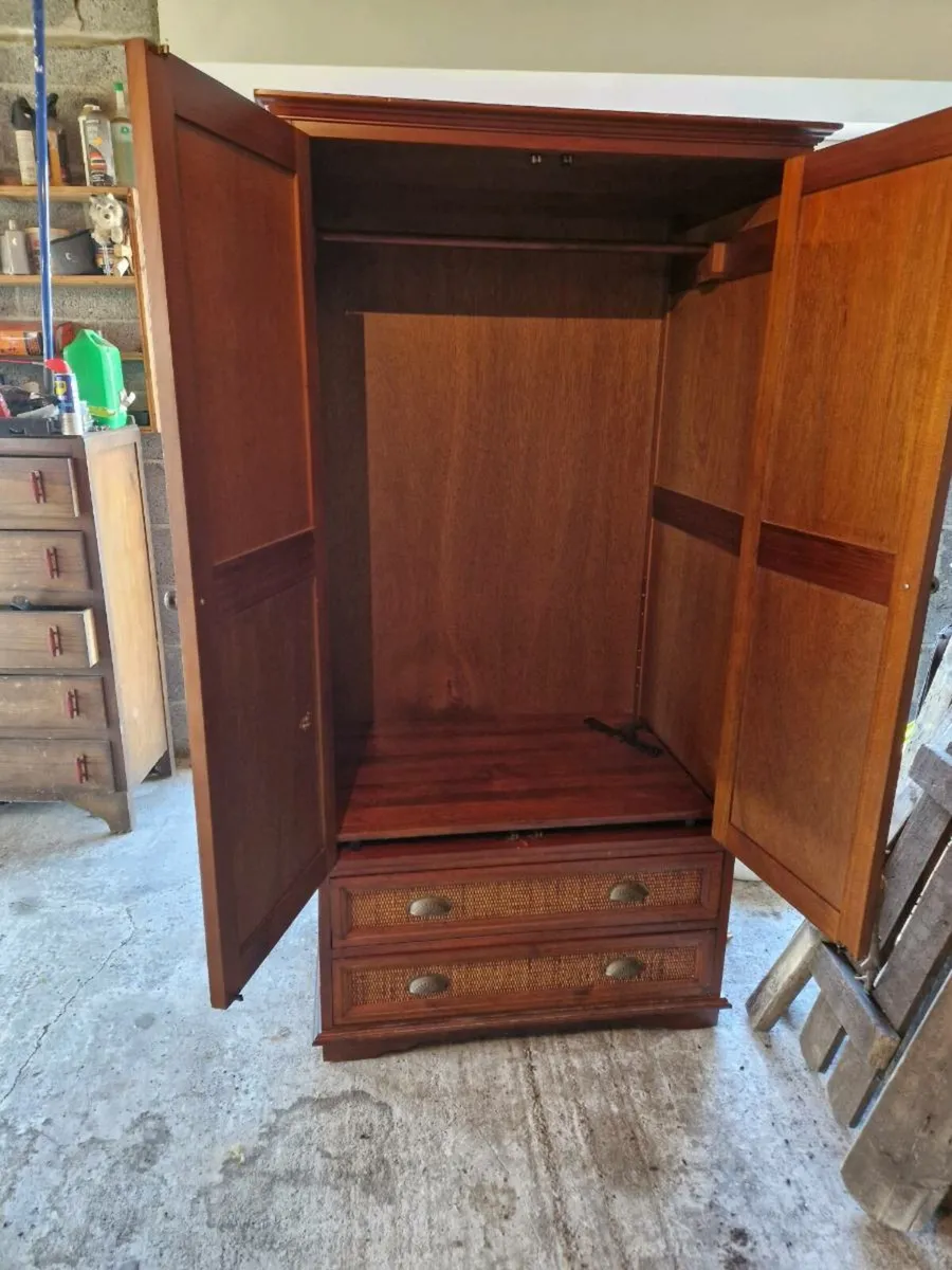 Wardrobe - Image 3