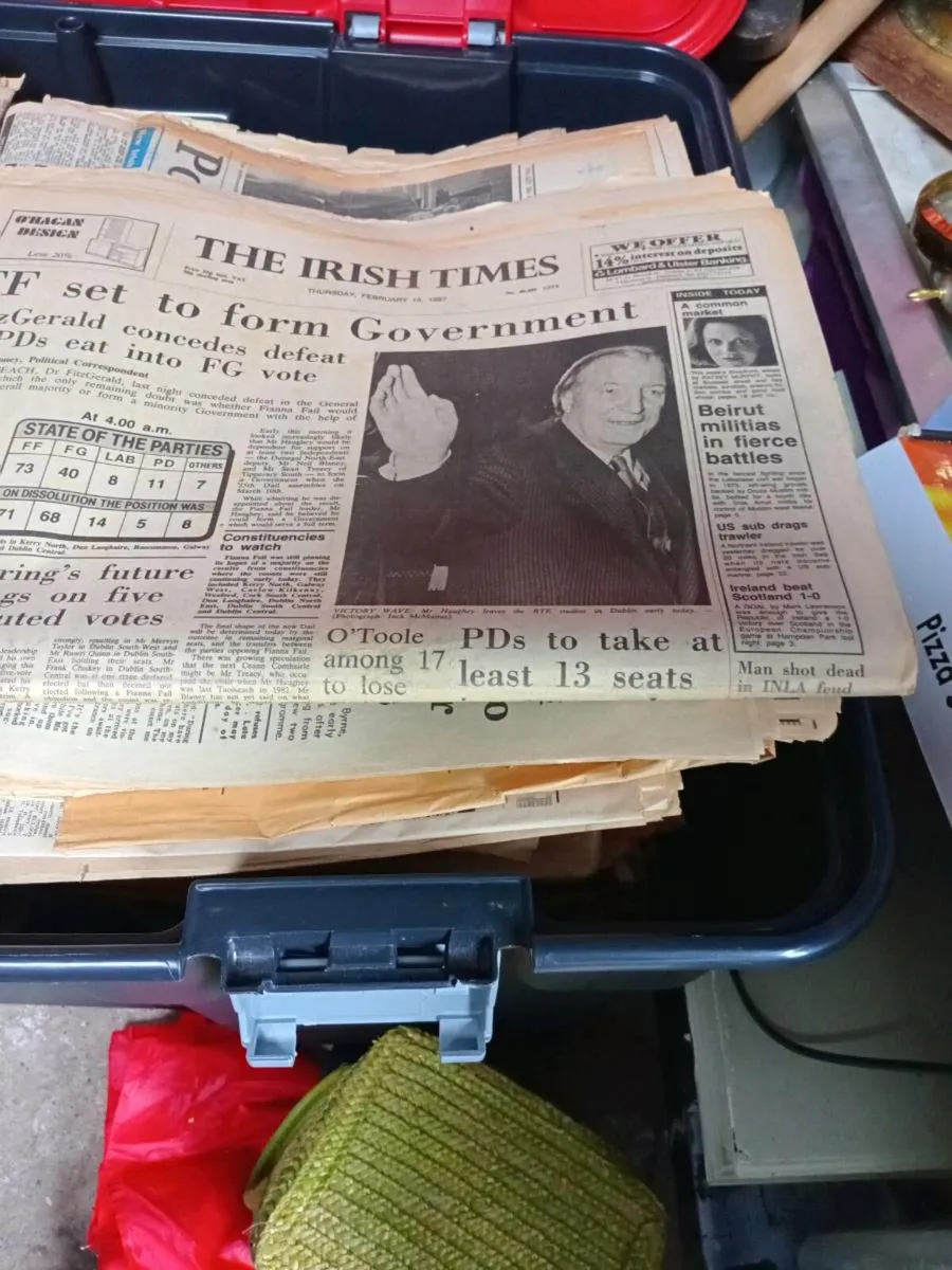 Old newspapers - Image 2