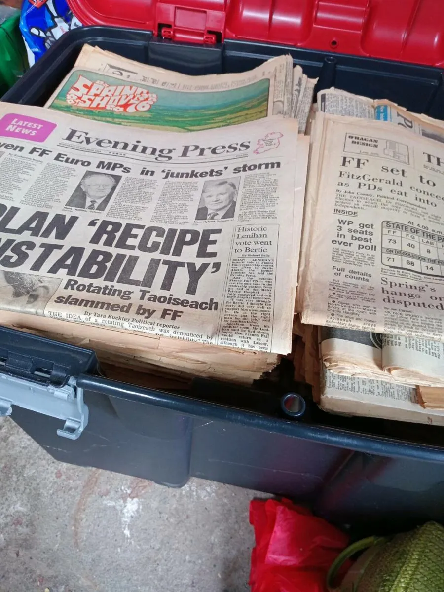 Old newspapers - Image 3