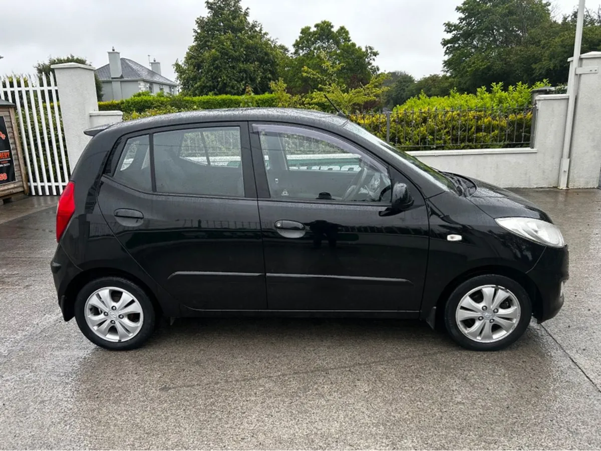 Hyundai i10 Deluxe Plus 5DR 1.1 Petrol - Image 4