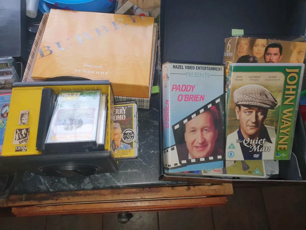 Country music TAPES/CD - Image 1