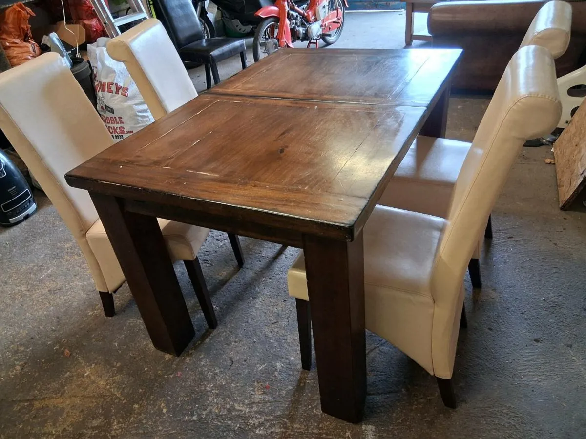 Table and chairs - Image 2