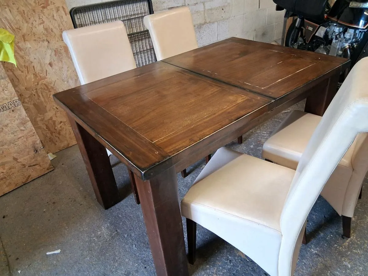 Table and chairs - Image 3