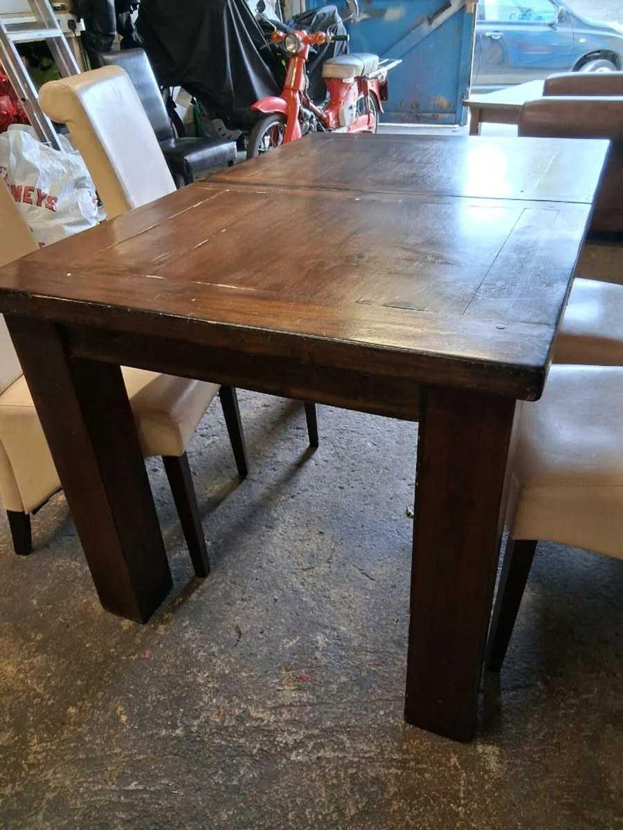Table and chairs - Image 4