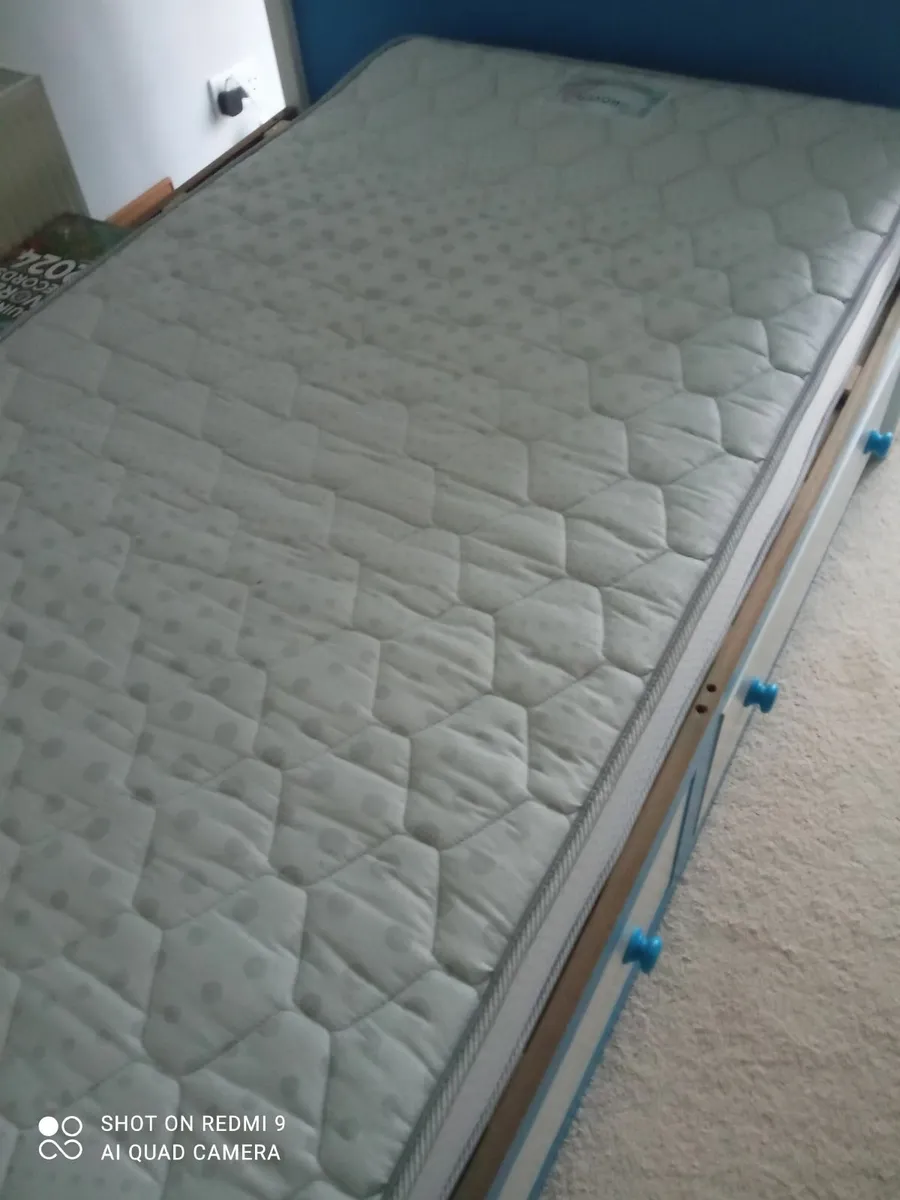 Single mattress x 2 - Image 1