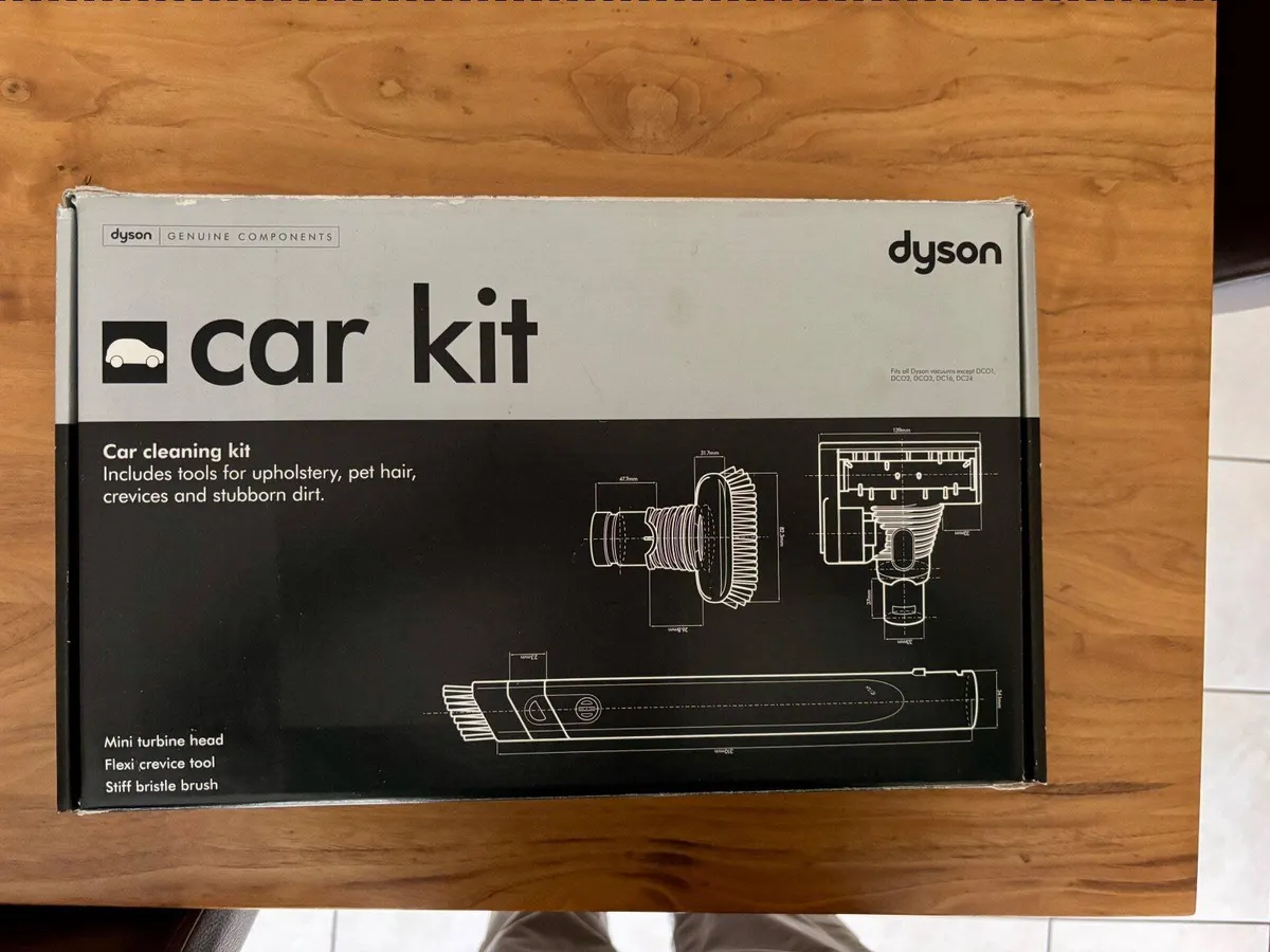 Dyson car cleaning kit - Image 1